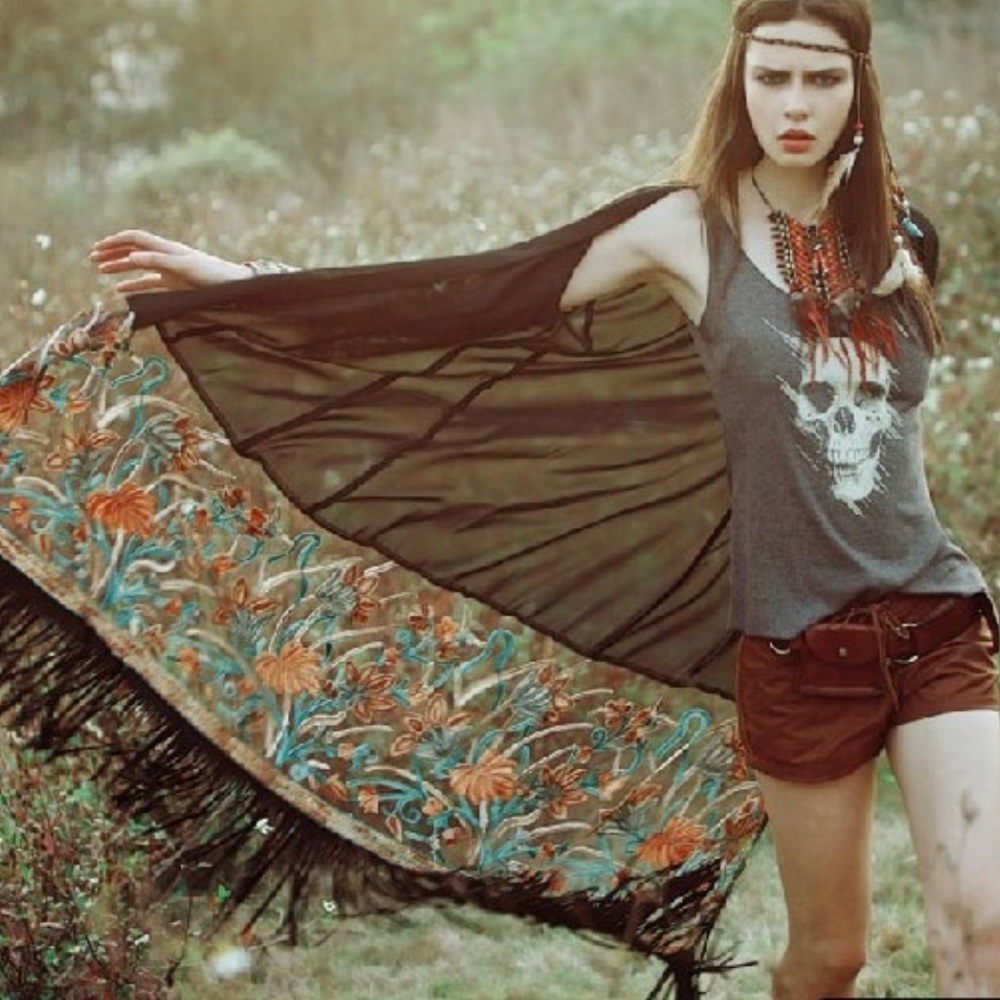 🎉🎉Host Pick New  Beautiful Floral Kimono🎉🎉 - Picture 4 of 8